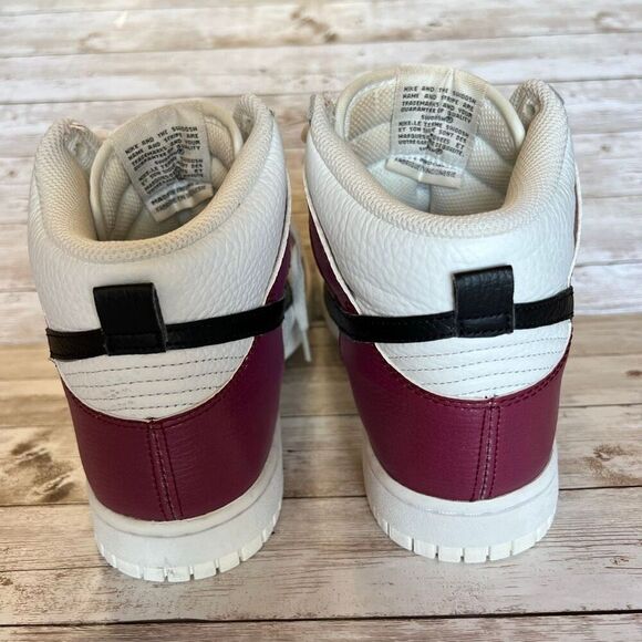NIKE Dunk High Women’s 9 Summit White Black Red FD0802-100 Shoes Trainers - Picture 3 of 15
